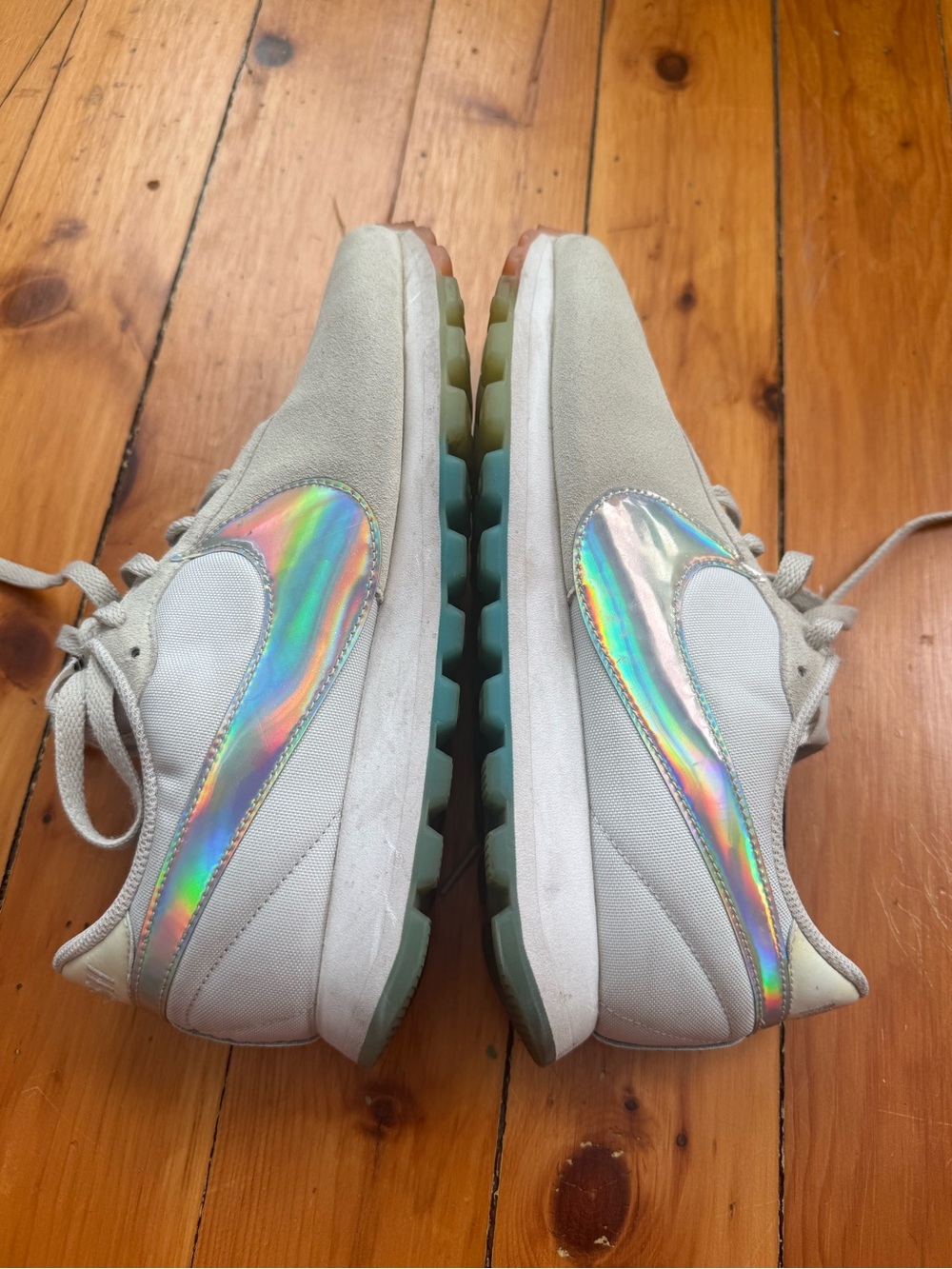 Nike women’s Pre Love O X AO3166-100 size 9.5